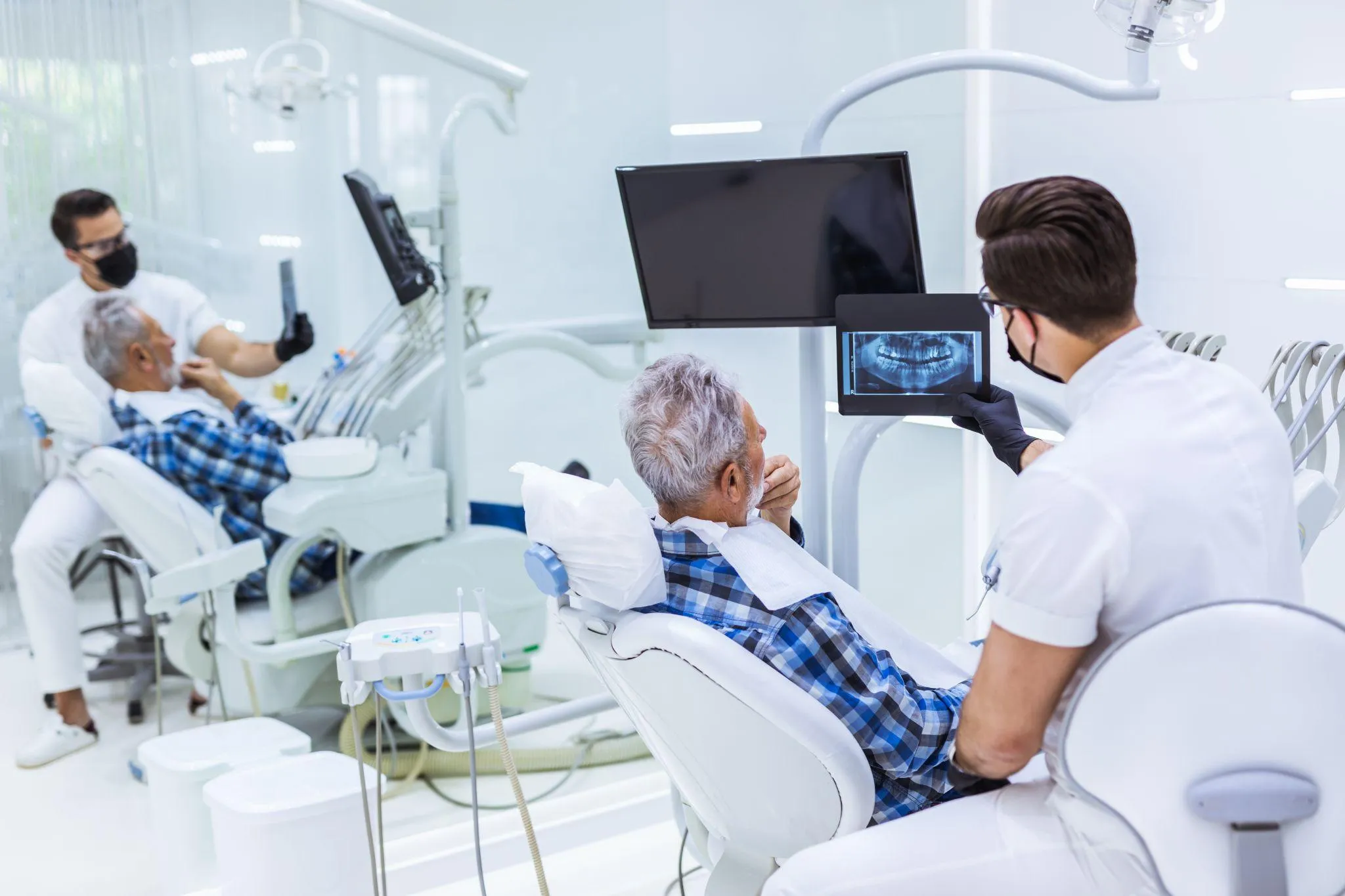 インプラントはメンテナンスが重要！頻度・費用・セルフケア方法まで徹底解説