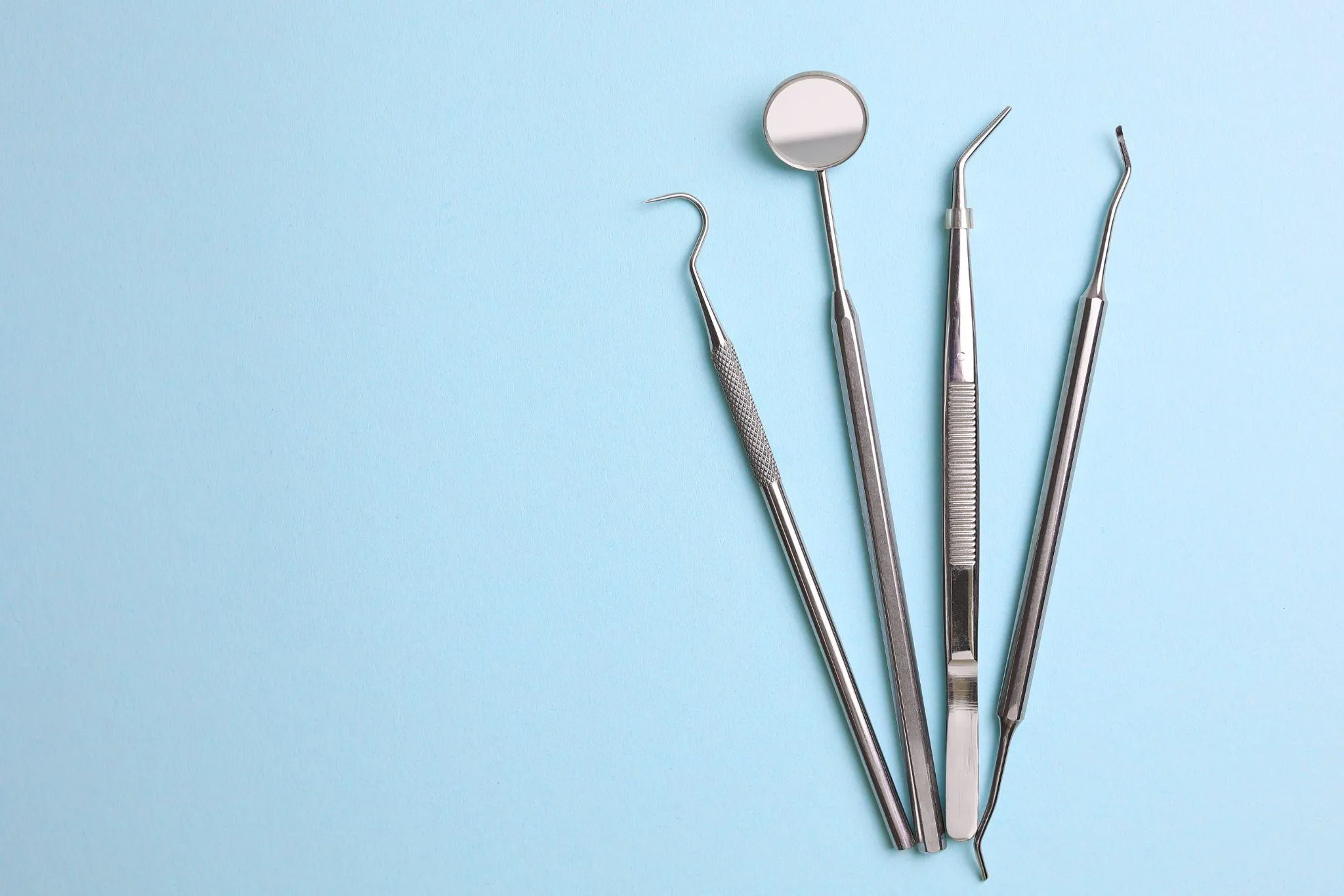 歯科医院で行うインプラントのメンテナンス内容